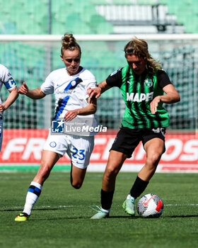 2024-04-13 - Lina Magull of Inter Women clashes with Loreta Kullashi of Sassuolo Women during the Serie A Femminile match between Sassuolo Women and Inter Women at Stadio Enzo Ricci Sassuolo on April 13, 2024 in Sassuolo, Italy. - POULE SCUDETTO - US SASSUOLO VS FC INTERNAZIONALE WOMEN - ITALIAN SERIE A WOMEN - SOCCER