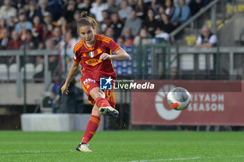 2024-04-15 - Manuela Giugliano (AS Roma Women);  during the Italian Football Championship League A Women 2023/2024 match between AS Roma Women vs Juventus FC at the Tre Fontane stadium on 15 April 2024. - POULE SCUDETTO - AS ROMA VS JUVENTUS FC - ITALIAN SERIE A WOMEN - SOCCER