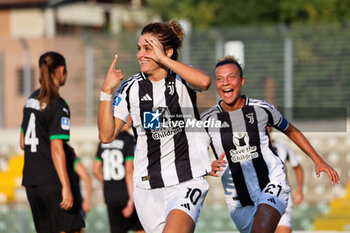 2024-09-01 - Cristiana Girelli of Juventus Women celebrates with her teammates scoring the 2-1 goal during the Women's Serie A match between Sassuolo Women and Juventus Women at the Enzo Ricci Stadium in Sassuolo on September 01, 2024 in Sassuolo, Italy. - US SASSUOLO VS JUVENTUS FC - ITALIAN SERIE A WOMEN - SOCCER