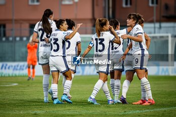 2024-09-28 - Inter Women celebrates with her teammates scoring the 0-1 goal during the Women's Serie A match between Sassuolo Women and Inter Women at the Enzo Ricci Stadium in Sassuolo on September 28, 2024 in Sassuolo, Italy. - US SASSUOLO VS INTER - FC INTERNAZIONALE - ITALIAN SERIE A WOMEN - SOCCER