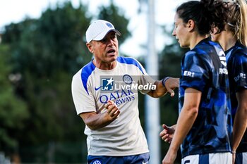 2024-09-28 - Gianpiero Piovani coach of Inter Women during the Women's Serie A match between Sassuolo Women and Inter Women at the Enzo Ricci Stadium in Sassuolo on September 28, 2024 in Sassuolo, Italy. - US SASSUOLO VS INTER - FC INTERNAZIONALE - ITALIAN SERIE A WOMEN - SOCCER