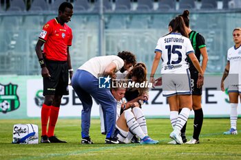 2024-09-28 - Henrietta Csiszar of Inter Womenleaves the field injured after a collision of play during the Women's Serie A match between Sassuolo Women and Inter Women at the Enzo Ricci Stadium in Sassuolo on September 28, 2024 in Sassuolo, Italy. - US SASSUOLO VS INTER - FC INTERNAZIONALE - ITALIAN SERIE A WOMEN - SOCCER