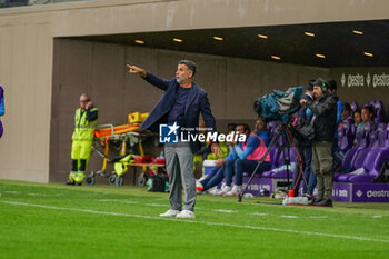 2024-10-19 - Sebastian De La Fuente (head coach of Fiorentina Femminile) - ACF FIORENTINA VS LAZIO WOMEN - ITALIAN SERIE A WOMEN - SOCCER