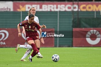 2024-10-20 - Giulia Dragoni of A.S. Roma Femminile in action during the 7th day of the Serie A Femminile eBay Championship between A.S. Roma and A.C. Milan Femminile at the Tre Fontane Stadium on October 20, 2024 in Rome, Italy. - AS ROMA VS AC MILAN - ITALIAN SERIE A WOMEN - SOCCER