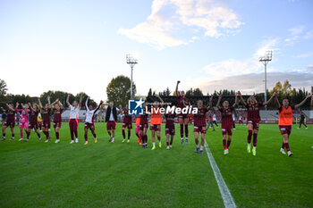 2024-10-20 - A.S. Roma Femminile team are greeting the fans during the 7th day of the Serie A Femminile eBay Championship between A.S. Roma and A.C. Milan Femminile at the Tre Fontane Stadium on October 20, 2024 in Rome, Italy. - AS ROMA VS AC MILAN - ITALIAN SERIE A WOMEN - SOCCER