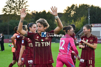 2024-10-20 - Valentina Giacinti of A.S. Roma Femminile are greeting the fans during the 7th day of the Serie A Femminile eBay Championship between A.S. Roma and A.C. Milan Femminile at the Tre Fontane Stadium on October 20, 2024 in Rome, Italy. - AS ROMA VS AC MILAN - ITALIAN SERIE A WOMEN - SOCCER