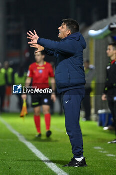 2024-11-02 - Gianluca Grassadonia coach of S.S. Lazio during the 8th day of the Serie A Femminile eBay Championship between S.S. Lazio and F.C. Como at the Mirko Fersini Stadium on November 2, 2024 in Formello, Italy. - LAZIO WOMEN VS FC COMO WOMEN - ITALIAN SERIE A WOMEN - SOCCER