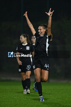 2024-11-02 - Berta Bou Salas aof F.C. Como Women celebrates the gol of Julia Karlernas of F.C. Como Women during the 8th day of the Serie A Femminile eBay Championship between S.S. Lazio and F.C. Como at the Mirko Fersini Stadium on November 2, 2024 in Formello, Italy. - LAZIO WOMEN VS FC COMO WOMEN - ITALIAN SERIE A WOMEN - SOCCER