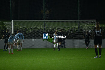 2024-11-02 - Julia Karlernas of F.C. Como Women is scoring the goal of 0-1 during the 8th day of the Serie A Femminile eBay Championship between S.S. Lazio and F.C. Como at the Mirko Fersini Stadium on November 2, 2024 in Formello, Italy. - LAZIO WOMEN VS FC COMO WOMEN - ITALIAN SERIE A WOMEN - SOCCER