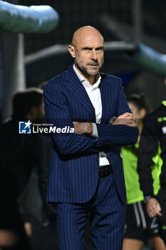 2024-11-02 - Stefano Sottili coach of F.C. Como Women during the 8th day of the Serie A Femminile eBay Championship between S.S. Lazio and F.C. Como at the Mirko Fersini Stadium on November 2, 2024 in Formello, Italy. - LAZIO WOMEN VS FC COMO WOMEN - ITALIAN SERIE A WOMEN - SOCCER