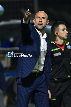 2024-11-02 - Stefano Sottili coach of F.C. Como Women during the 8th day of the Serie A Femminile eBay Championship between S.S. Lazio and F.C. Como at the Mirko Fersini Stadium on November 2, 2024 in Formello, Italy. - LAZIO WOMEN VS FC COMO WOMEN - ITALIAN SERIE A WOMEN - SOCCER