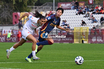 2024-11-09 - Agnese Bonfantini of A.C.F Fiorentina and Saki Kumagai of A.S. Roma Femminile in action during the 9th day of the Serie A Femminile eBay Championship between A.S. Roma and A.C.F. Fiorentina Femminile at the Tre Fontane Stadium on November 9, 2024 in Rome, Italy. - AS ROMA VS ACF FIORENTINA - ITALIAN SERIE A WOMEN - SOCCER