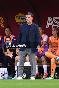 2024-11-09 - Sebastian De La Fuente coach of A.C.F Fiorentina during the 9th day of the Serie A Femminile eBay Championship between A.S. Roma and A.C.F. Fiorentina Femminile at the Tre Fontane Stadium on November 9, 2024 in Rome, Italy. - AS ROMA VS ACF FIORENTINA - ITALIAN SERIE A WOMEN - SOCCER