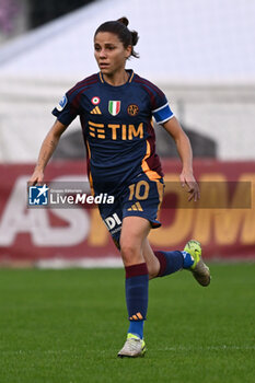 2024-11-09 - Manuela Giugliano of A.S. Roma Femminile during the 9th day of the Serie A Femminile eBay Championship between A.S. Roma and A.C.F. Fiorentina Femminile at the Tre Fontane Stadium on November 9, 2024 in Rome, Italy. - AS ROMA VS ACF FIORENTINA - ITALIAN SERIE A WOMEN - SOCCER