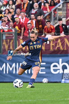 2024-11-09 - Giada Greggi of A.S. Roma Femminile in action during the 9th day of the Serie A Femminile eBay Championship between A.S. Roma and A.C.F. Fiorentina Femminile at the Tre Fontane Stadium on November 9, 2024 in Rome, Italy. - AS ROMA VS ACF FIORENTINA - ITALIAN SERIE A WOMEN - SOCCER