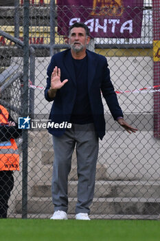 2024-11-09 - Sebastian De La Fuente coach of A.C.F Fiorentina during the 9th day of the Serie A Femminile eBay Championship between A.S. Roma and A.C.F. Fiorentina Femminile at the Tre Fontane Stadium on November 9, 2024 in Rome, Italy. - AS ROMA VS ACF FIORENTINA - ITALIAN SERIE A WOMEN - SOCCER