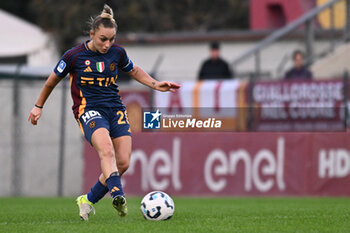 2024-11-09 - Giada Greggi of A.S. Roma Femminile in action during the 9th day of the Serie A Femminile eBay Championship between A.S. Roma and A.C.F. Fiorentina Femminile at the Tre Fontane Stadium on November 9, 2024 in Rome, Italy. - AS ROMA VS ACF FIORENTINA - ITALIAN SERIE A WOMEN - SOCCER