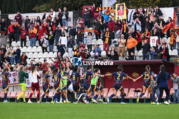 2024-11-09 - A.S. Roma Femminile celebrate the victory during the 9th day of the Serie A Femminile eBay Championship between A.S. Roma and A.C.F. Fiorentina Femminile at the Tre Fontane Stadium on November 9, 2024 in Rome, Italy. - AS ROMA VS ACF FIORENTINA - ITALIAN SERIE A WOMEN - SOCCER