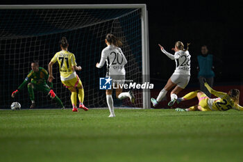 2024-11-24 - Kerr Alexandra Catherine of Como Calcio Women scores a goal during the Serie A match football between Como Calcio Women and Juventus FC Women on 24 of November 2024 at Ferruccio Trabattoni stadium in Seregno, Italy - FC COMO WOMEN VS JUVENTUS FC - ITALIAN SERIE A WOMEN - SOCCER