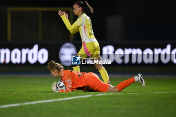 2024-11-24 - Astrid Gilardi of Como Calcio Women during the Serie A match football between Como Calcio Women and Juventus FC Women on 24 of November 2024 at Ferruccio Trabattoni stadium in Seregno, Italy - FC COMO WOMEN VS JUVENTUS FC - ITALIAN SERIE A WOMEN - SOCCER