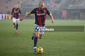 2024-01-05 - Lorenzo De Silvestri (Bologna Fc) in action - BOLOGNA FC VS GENOA CFC - ITALIAN SERIE A - SOCCER