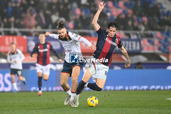 2024-01-05 - Radu Dragusin (Geonoa CFC) in action on Giovanni Fabbian (Bologna FC) in action - BOLOGNA FC VS GENOA CFC - ITALIAN SERIE A - SOCCER