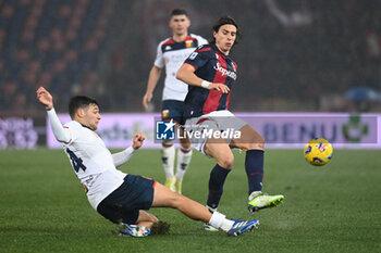 2024-01-05 - Alessandro Vogliacco (Genoa Cfc) in action on Riccardo Calafiori (Bologna Fc) - BOLOGNA FC VS GENOA CFC - ITALIAN SERIE A - SOCCER