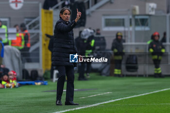 2024-01-06 - Simone Inzaghi Head Coach of FC Internazionale gestures during Serie A 2023/24 football match between FC Internazionale and Hellas Verona at Giuseppe Meazza Stadium, Milan, Italy on January 06, 2024 - INTER - FC INTERNAZIONALE VS HELLAS VERONA FC - ITALIAN SERIE A - SOCCER