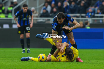 2024-01-06 - Francesco Acerbi of FC Internazionale competes for the ball with Milan Duric of Hellas Verona FC during Serie A 2023/24 football match between FC Internazionale and Hellas Verona at Giuseppe Meazza Stadium, Milan, Italy on January 06, 2024 - INTER - FC INTERNAZIONALE VS HELLAS VERONA FC - ITALIAN SERIE A - SOCCER