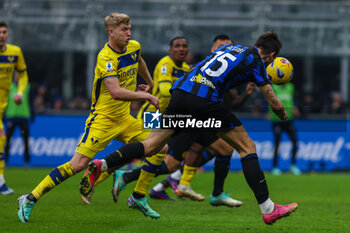 2024-01-06 - Francesco Acerbi of FC Internazionale seen in action during Serie A 2023/24 football match between FC Internazionale and Hellas Verona at Giuseppe Meazza Stadium, Milan, Italy on January 06, 2024 - INTER - FC INTERNAZIONALE VS HELLAS VERONA FC - ITALIAN SERIE A - SOCCER