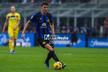 2024-01-06 - Benjamin Pavard of FC Internazionale seen in action during Serie A 2023/24 football match between FC Internazionale and Hellas Verona at Giuseppe Meazza Stadium, Milan, Italy on January 06, 2024 - INTER - FC INTERNAZIONALE VS HELLAS VERONA FC - ITALIAN SERIE A - SOCCER