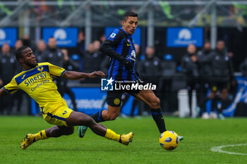 2024-01-06 - Alexis Sanchez of FC Internazionale seen in action with Yayah Kallon of Hellas Verona FC during Serie A 2023/24 football match between FC Internazionale and Hellas Verona at Giuseppe Meazza Stadium, Milan, Italy on January 06, 2024 - INTER - FC INTERNAZIONALE VS HELLAS VERONA FC - ITALIAN SERIE A - SOCCER