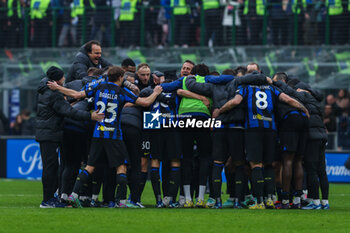 2024-01-06 - FC Internazionale players celebrate the victory at the end of the match during Serie A 2023/24 football match between FC Internazionale and Hellas Verona at Giuseppe Meazza Stadium, Milan, Italy on January 06, 2024 - INTER - FC INTERNAZIONALE VS HELLAS VERONA FC - ITALIAN SERIE A - SOCCER