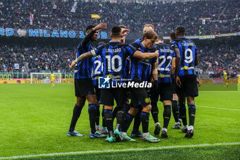2024-01-06 - Lautaro Martinez of FC Internazionale celebrates with his teammates after scoring a goal during Serie A 2023/24 football match between FC Internazionale and Hellas Verona at Giuseppe Meazza Stadium, Milan, Italy on January 06, 2024 - INTER - FC INTERNAZIONALE VS HELLAS VERONA FC - ITALIAN SERIE A - SOCCER