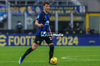 2024-01-06 - Benjamin Pavard of FC Internazionale seen in action during Serie A 2023/24 football match between FC Internazionale and Hellas Verona at Giuseppe Meazza Stadium, Milan, Italy on January 06, 2024 - INTER - FC INTERNAZIONALE VS HELLAS VERONA FC - ITALIAN SERIE A - SOCCER