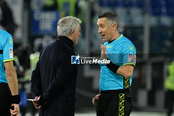 2024-01-07 - Gianluca Aureliano referee and José Mourinho coach of AS Roma;  during the Italian Football Championship League A 2023/2024 match between AS Roma vs Atalanta BC at the Olimpic Stadium in Rome on 07 January  2024. - AS ROMA VS ATALANTA BC - ITALIAN SERIE A - SOCCER