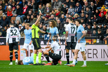 2024-01-07 - The referee of the match Juan Luca Sacchi shows yellow card to Udinese's Martin Payero - UDINESE CALCIO VS SS LAZIO - ITALIAN SERIE A - SOCCER