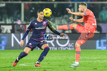 2024-01-14 - Udinese's Sandri Lovric fights for the ball against Fiorentina's Rolando Mandragora - ACF FIORENTINA VS UDINESE CALCIO - ITALIAN SERIE A - SOCCER