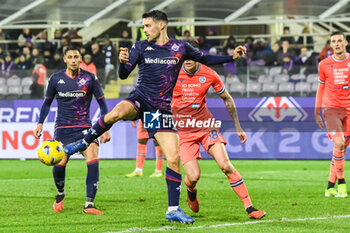 2024-01-14 - Fiorentina's Josip Brekalo hampered by Udinese's Nehuen Perez - ACF FIORENTINA VS UDINESE CALCIO - ITALIAN SERIE A - SOCCER