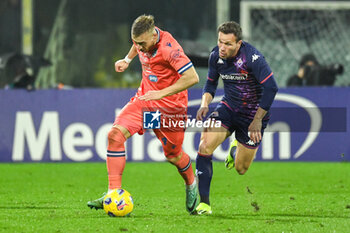 2024-01-14 - Udinese's Sandri Lovric hampered by Fiorentina's Arthur - ACF FIORENTINA VS UDINESE CALCIO - ITALIAN SERIE A - SOCCER