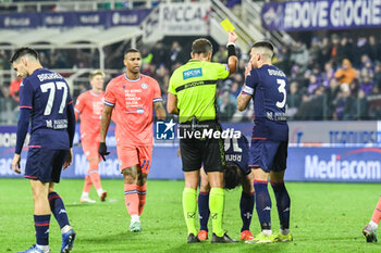 2024-01-14 - Referee Luca Pairetto warns Fiorentina's Luca Ranieri - ACF FIORENTINA VS UDINESE CALCIO - ITALIAN SERIE A - SOCCER