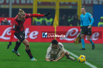 2024-01-14 - Stephan El Shaarawy of AS Roma competes for the ball with Simon Kjaer of AC Milan during Serie A 2023/24 football match between AC Milan and AS Roma at San Siro Stadium, Milan, Italy on January 14, 2024 - AC MILAN VS AS ROMA - ITALIAN SERIE A - SOCCER
