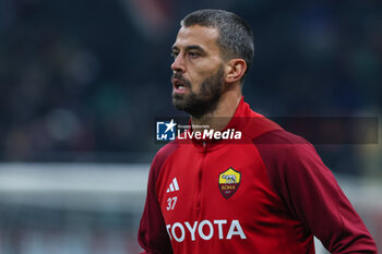 2024-01-14 - Leonardo Spinazzola of AS Roma warms up during Serie A 2023/24 football match between AC Milan and AS Roma at San Siro Stadium, Milan, Italy on January 14, 2024 - AC MILAN VS AS ROMA - ITALIAN SERIE A - SOCCER