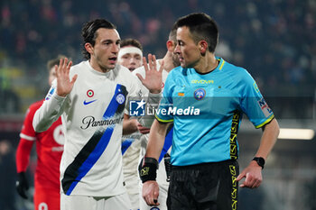 2024-01-13 - Antonio Rapuano (Referee) and Matteo Darmian (FC Inter) - AC MONZA VS INTER - FC INTERNAZIONALE - ITALIAN SERIE A - SOCCER