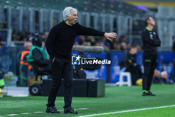 2024-02-28 - Gian Piero Gasperini Head Coach of Atalanta BC shouts to his players during Serie A 2023/24 football match between FC Internazionale and Atalanta BC at Giuseppe Meazza Stadium, Milan, Italy on February 28, 2024 - INTER - FC INTERNAZIONALE VS ATALANTA BC - ITALIAN SERIE A - SOCCER
