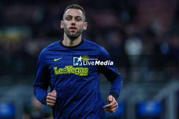 2024-02-28 - Stefan De Vrij of FC Internazionale looks on during Serie A 2023/24 football match between FC Internazionale and Atalanta BC at Giuseppe Meazza Stadium, Milan, Italy on February 28, 2024 - INTER - FC INTERNAZIONALE VS ATALANTA BC - ITALIAN SERIE A - SOCCER