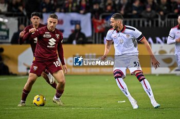 2024-01-26 - Nikola Vlasic of Torino FC, Paulo Azzi of Cagliari Calcio - CAGLIARI CALCIO VS TORINO FC - ITALIAN SERIE A - SOCCER