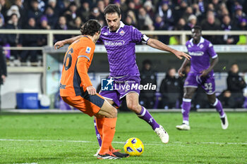 2024-01-28 - Fiorentina's Giacomo Bonaventura hampered by Matteo Darmian (Inter) - ACF FIORENTINA VS INTER - FC INTERNAZIONALE - ITALIAN SERIE A - SOCCER