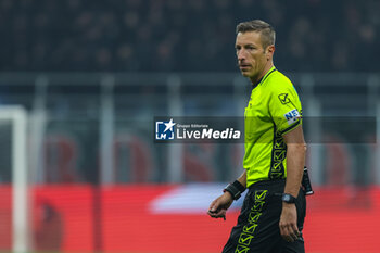 2024-01-27 - Referee Davide Massa seen in action during Serie A 2023/24 football match between AC Milan and Bologna FC at San Siro Stadium, Milan, Italy on January 27, 2024 - AC MILAN VS BOLOGNA FC - ITALIAN SERIE A - SOCCER
