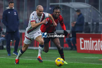 2024-01-27 - Rafael Leao of AC Milan competes for the ball with Lorenzo De Silvestri of Bologna FC during Serie A 2023/24 football match between AC Milan and Bologna FC at San Siro Stadium, Milan, Italy on January 27, 2024 - AC MILAN VS BOLOGNA FC - ITALIAN SERIE A - SOCCER